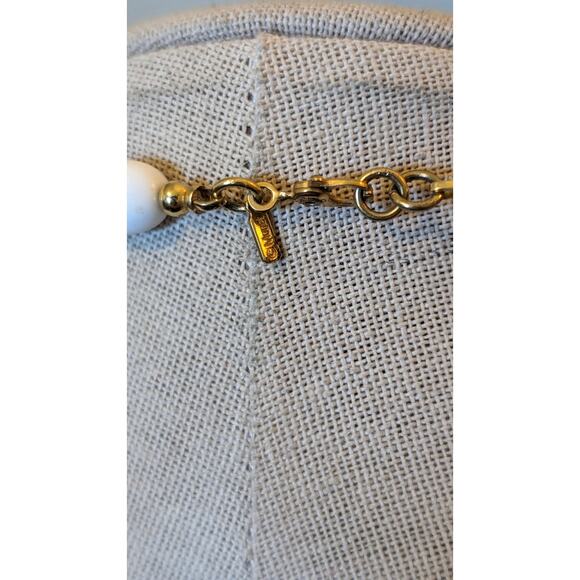 Vintage Monet White/Gold Graduated Bead Necklace W/ Signature Sister Clasp - Picture 4 of 5